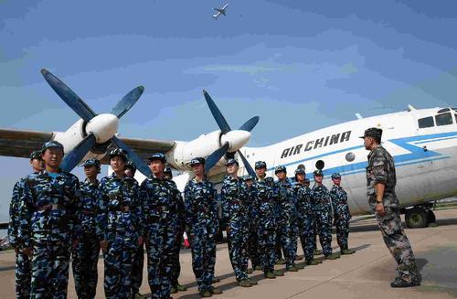 2025年空军招飞招收女飞行员吗？